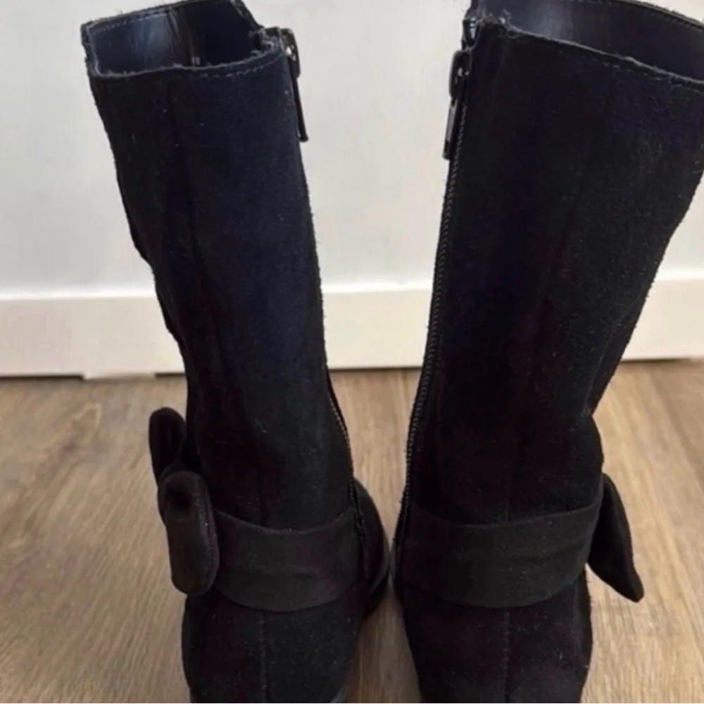 GB Girls Black Suede Bow Accent Side Zip Mid Calf Boots Girls Size 8 Like New